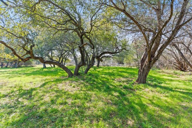513 Nomad DR, Spicewood, TX 78669