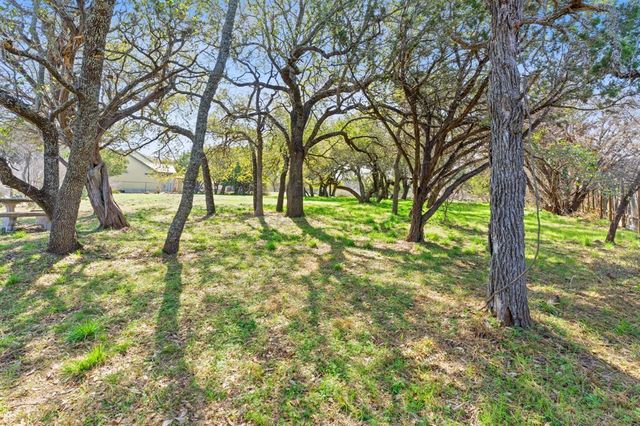 513 Nomad DR, Spicewood, TX 78669