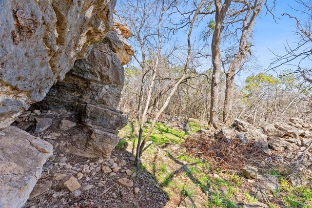 513 Nomad DR, Spicewood, TX 78669