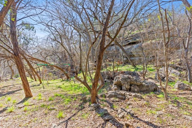 513 Nomad DR, Spicewood, TX 78669
