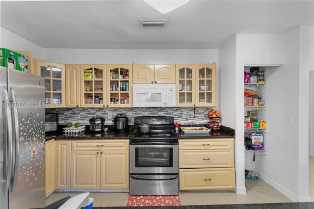 45 NE 186th Ter, Miami, FL 33179