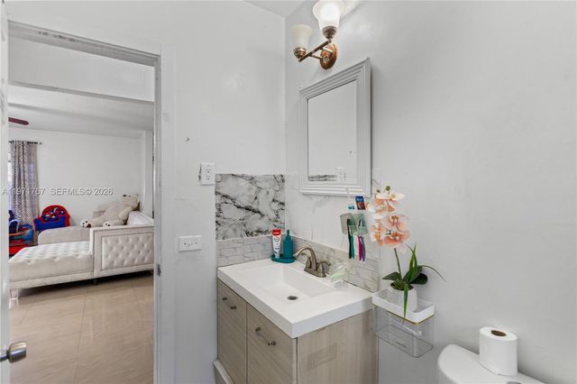 45 NE 186th Ter, Miami, FL 33179