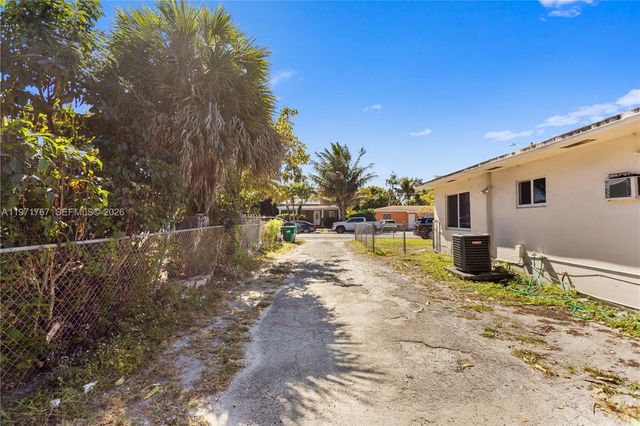 45 NE 186th Ter, Miami, FL 33179