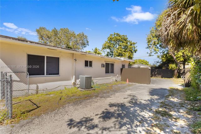 45 NE 186th Ter, Miami, FL 33179