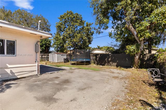 45 NE 186th Ter, Miami, FL 33179