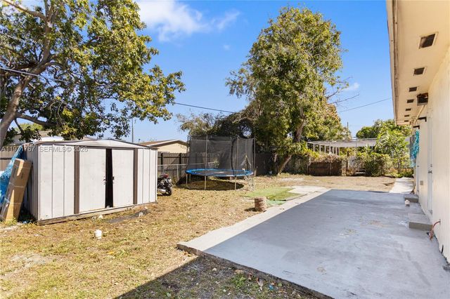 45 NE 186th Ter, Miami, FL 33179