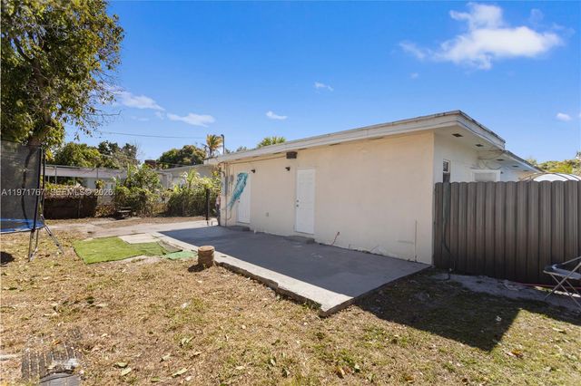 45 NE 186th Ter, Miami, FL 33179