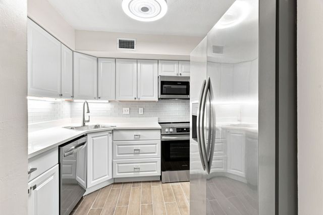15151 Berry Trail 910, Dallas, TX 75248