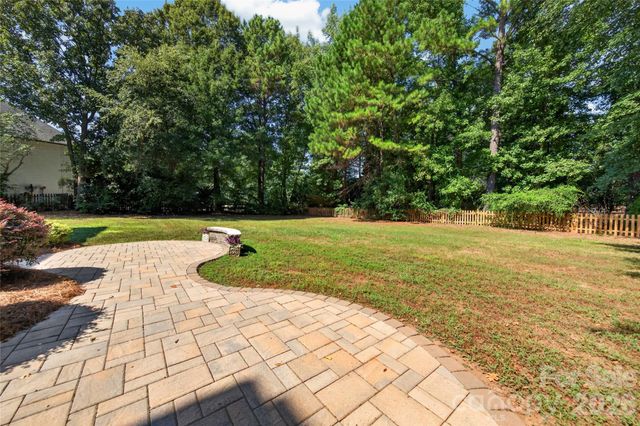 12135 Darby Chase Drive, Charlotte, NC 28277