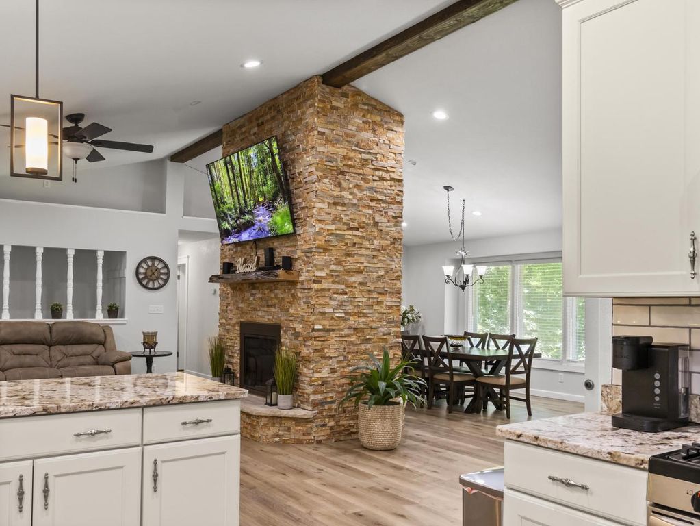 W177N12607 De La COURT, Germantown, WI 53022