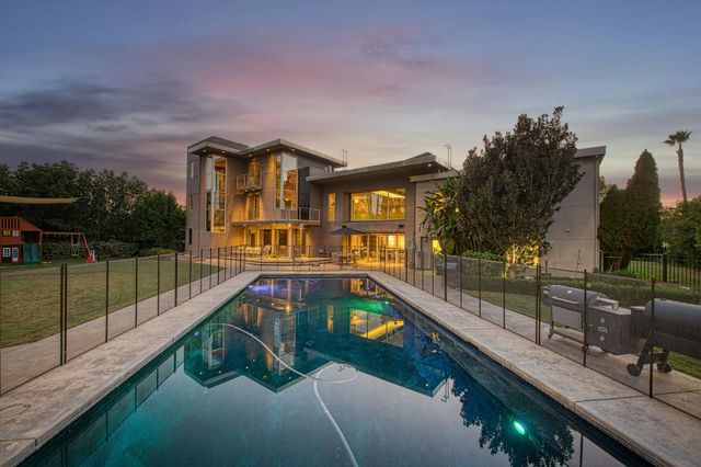 6490 N Sequoia Drive, Fresno, CA 93711