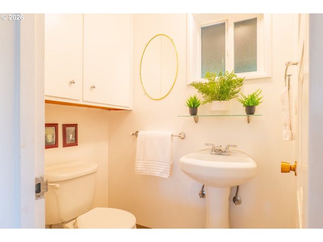 3460 MCMILLAN St, Eugene, OR 97405