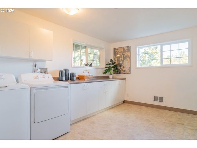 3460 MCMILLAN St, Eugene, OR 97405