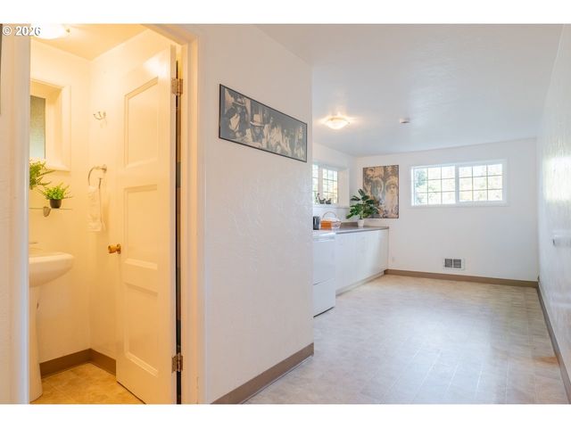 3460 MCMILLAN St, Eugene, OR 97405
