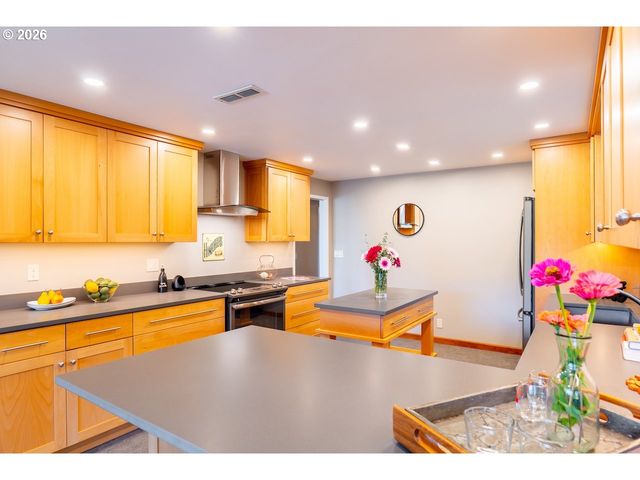 3460 MCMILLAN St, Eugene, OR 97405
