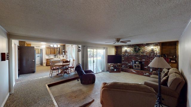 7690 N Leonard Avenue, Clovis, CA 93619