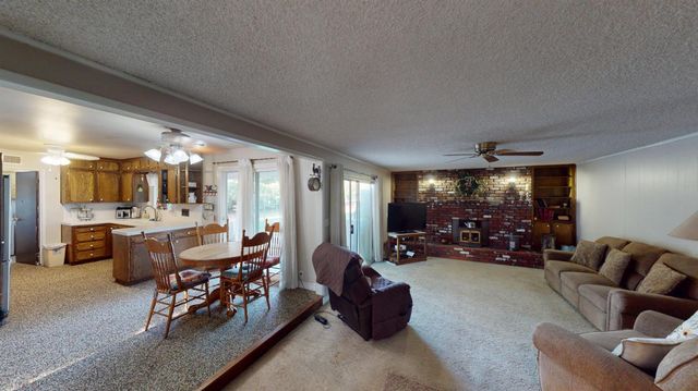 7690 N Leonard Avenue, Clovis, CA 93619