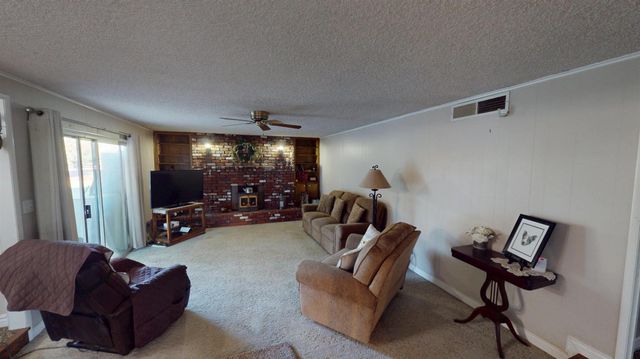 7690 N Leonard Avenue, Clovis, CA 93619