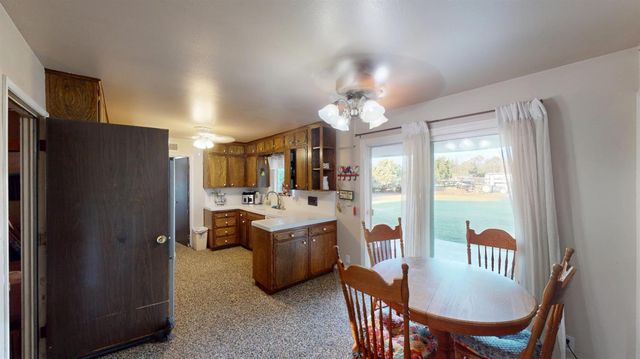 7690 N Leonard Avenue, Clovis, CA 93619