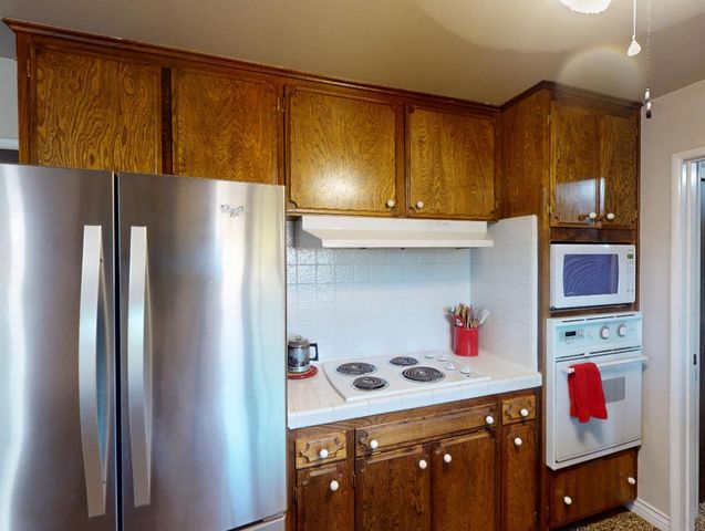 7690 N Leonard Avenue, Clovis, CA 93619