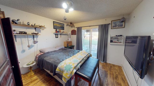7690 N Leonard Avenue, Clovis, CA 93619