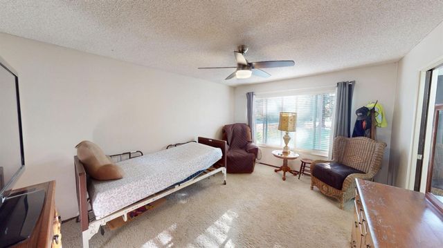 7690 N Leonard Avenue, Clovis, CA 93619