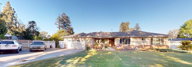 7690 N Leonard Avenue, Clovis, CA 93619