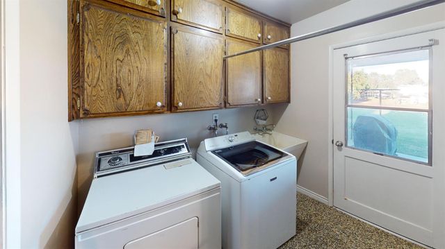 7690 N Leonard Avenue, Clovis, CA 93619