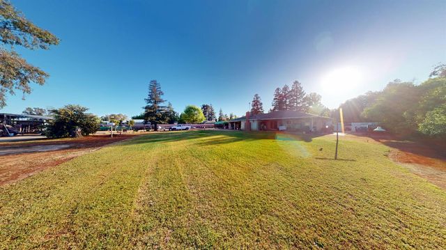 7690 N Leonard Avenue, Clovis, CA 93619