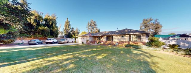 7690 N Leonard Avenue, Clovis, CA 93619