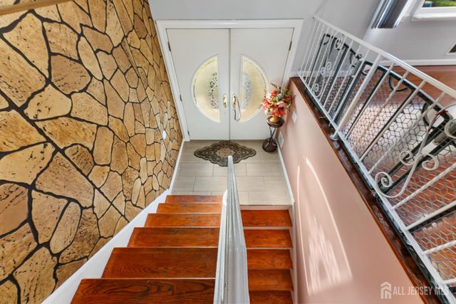 200 Rosewood Lane, Port Reading, NJ 07064