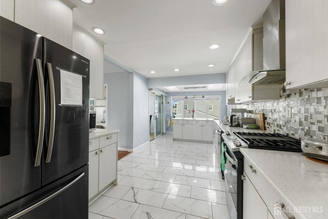 200 Rosewood Lane, Port Reading, NJ 07064
