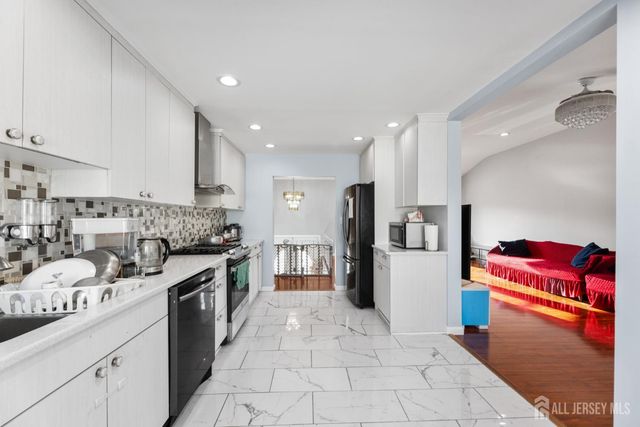 200 Rosewood Lane, Port Reading, NJ 07064