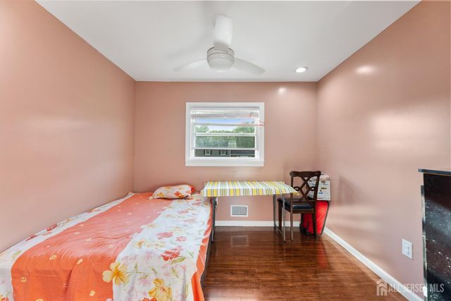 200 Rosewood Lane, Port Reading, NJ 07064