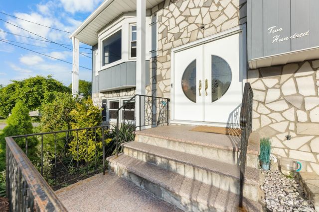 200 Rosewood Lane, Port Reading, NJ 07064