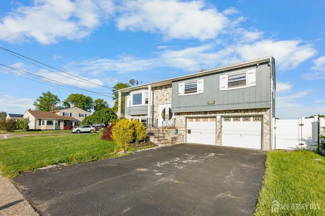 200 Rosewood Lane, Port Reading, NJ 07064