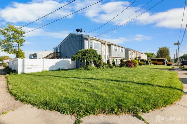 200 Rosewood Lane, Port Reading, NJ 07064