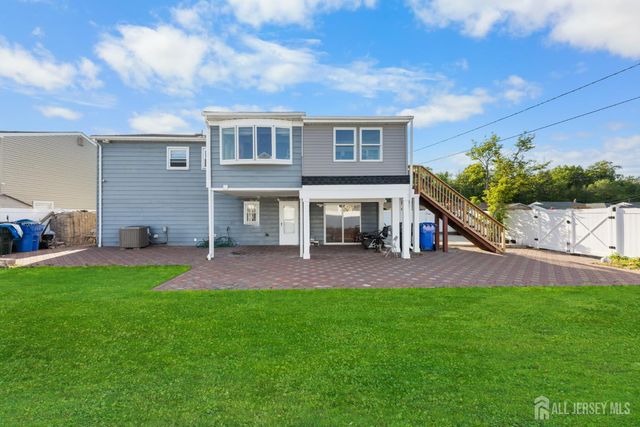 200 Rosewood Lane, Port Reading, NJ 07064