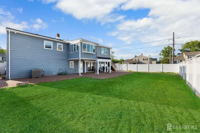 200 Rosewood Lane, Port Reading, NJ 07064