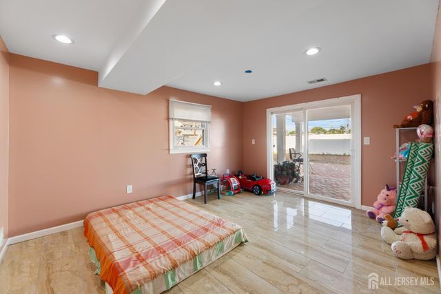 200 Rosewood Lane, Port Reading, NJ 07064