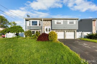 200 Rosewood Lane, Port Reading, NJ 07064