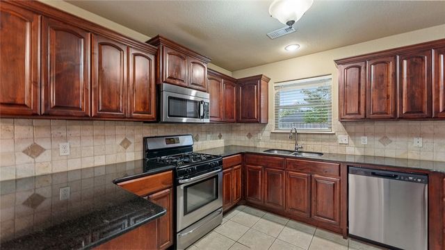 106 NE Larkspur Lane, Bentonville, AR 72712