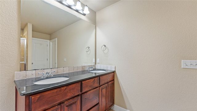 106 NE Larkspur Lane, Bentonville, AR 72712