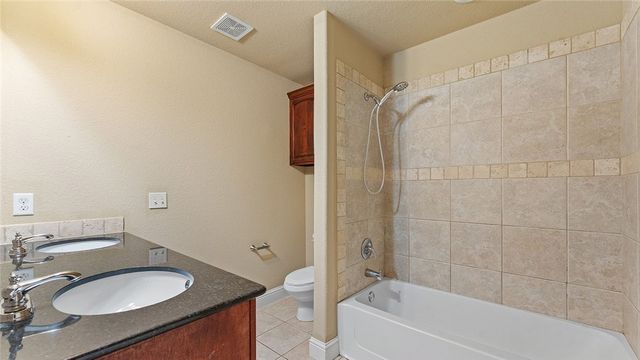 106 NE Larkspur Lane, Bentonville, AR 72712