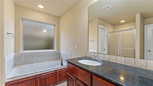 106 NE Larkspur Lane, Bentonville, AR 72712