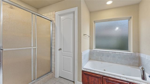 106 NE Larkspur Lane, Bentonville, AR 72712