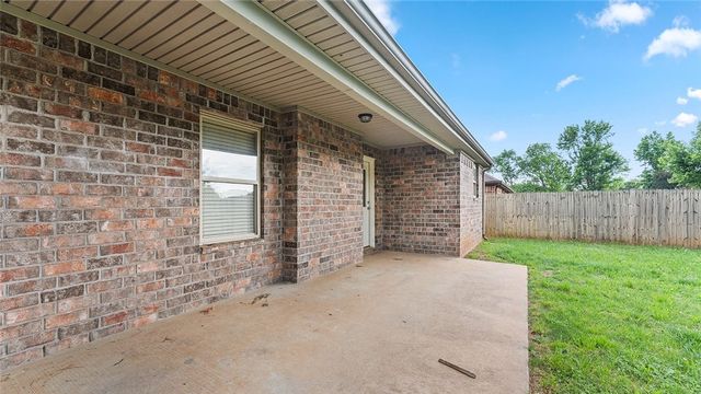 106 NE Larkspur Lane, Bentonville, AR 72712