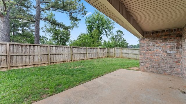 106 NE Larkspur Lane, Bentonville, AR 72712