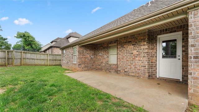 106 NE Larkspur Lane, Bentonville, AR 72712
