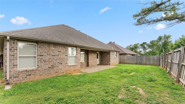 106 NE Larkspur Lane, Bentonville, AR 72712